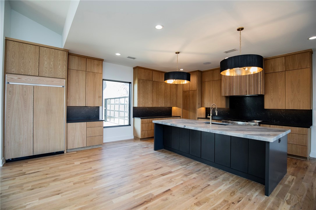 Hawks Landing On Beaver Lake Rurban - Residential