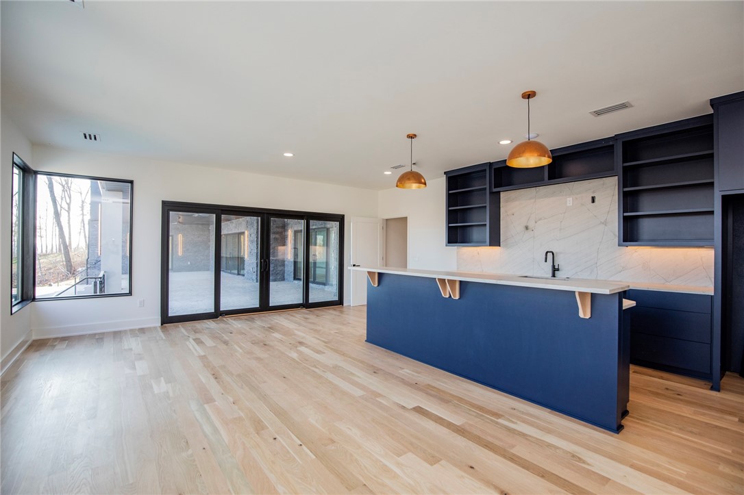 Hawks Landing On Beaver Lake Rurban - Residential