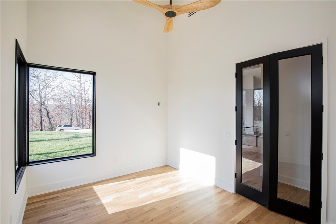 Hawks Landing On Beaver Lake Rurban - Residential