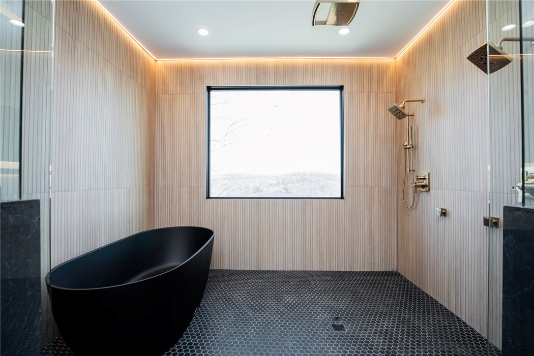 Hawks Landing On Beaver Lake Rurban - Residential