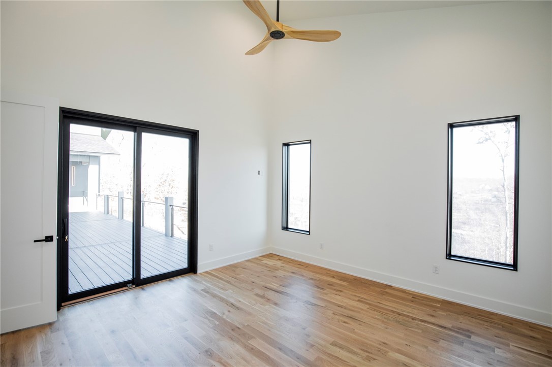 Hawks Landing On Beaver Lake Rurban - Residential