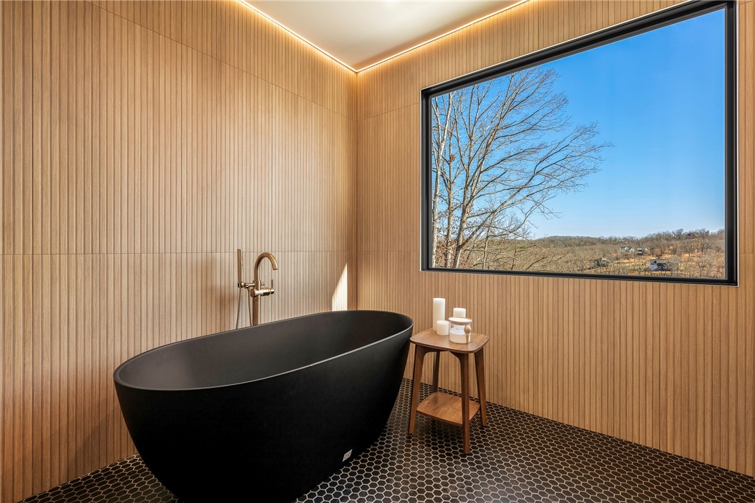 Hawks Landing On Beaver Lake Rurban - Residential