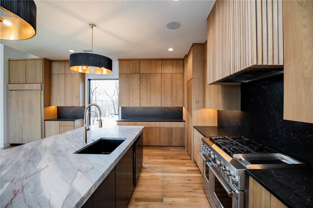 Hawks Landing On Beaver Lake Rurban - Residential