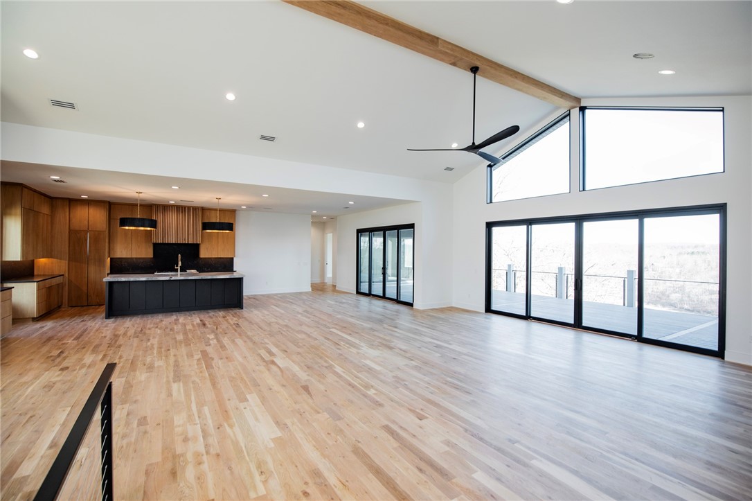 Hawks Landing On Beaver Lake Rurban - Residential