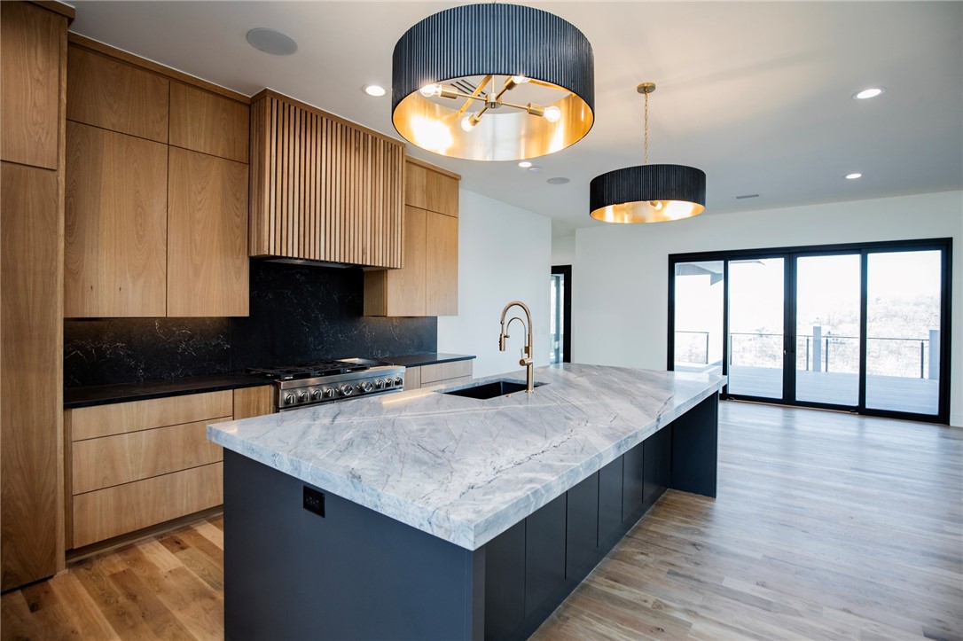 Hawks Landing On Beaver Lake Rurban - Residential