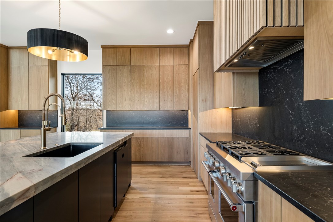 Hawks Landing On Beaver Lake Rurban - Residential