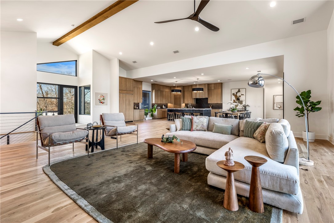 Hawks Landing On Beaver Lake Rurban - Residential