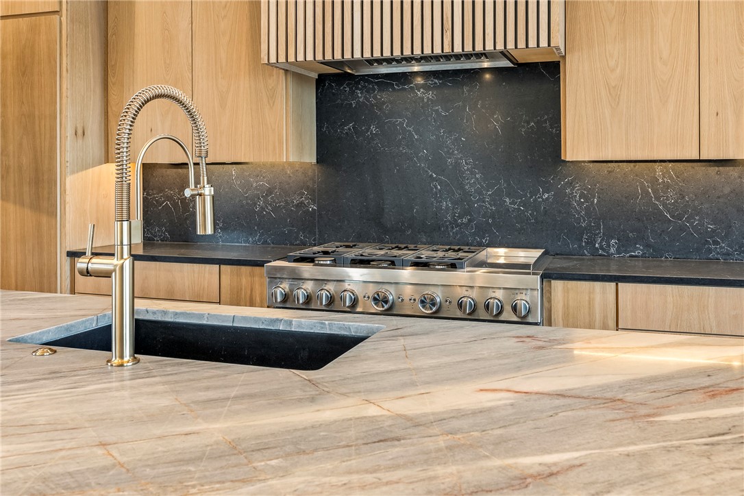 Hawks Landing On Beaver Lake Rurban - Residential