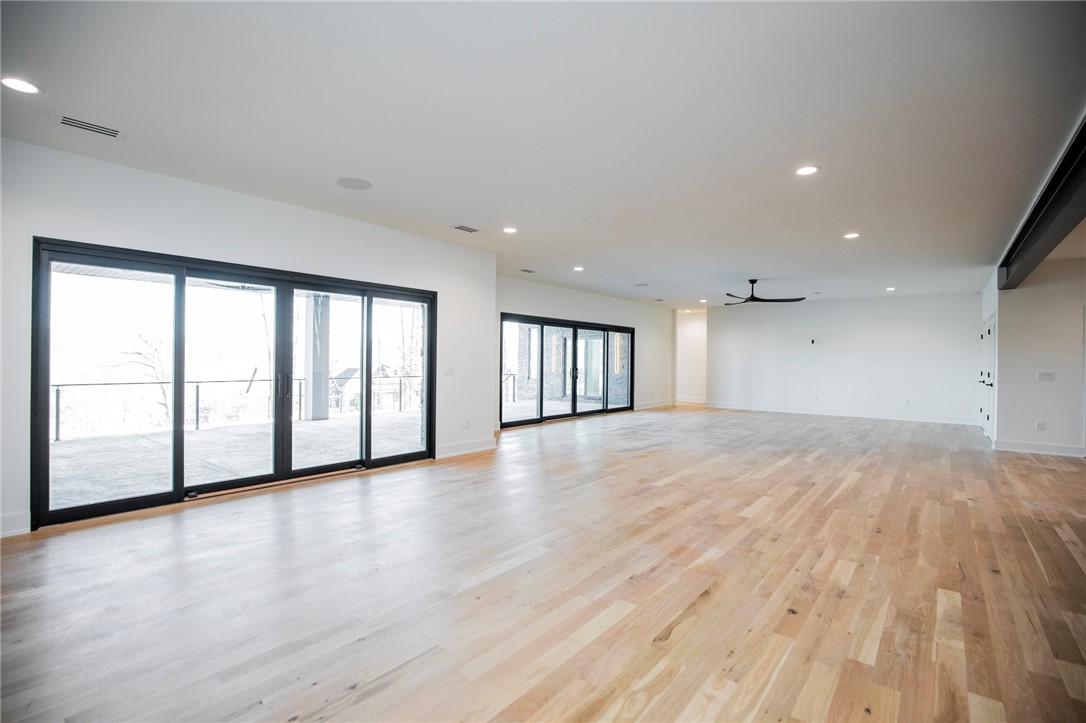 Hawks Landing On Beaver Lake Rurban - Residential