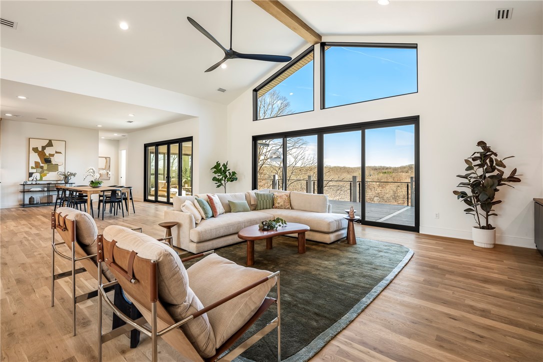 Hawks Landing On Beaver Lake Rurban - Residential