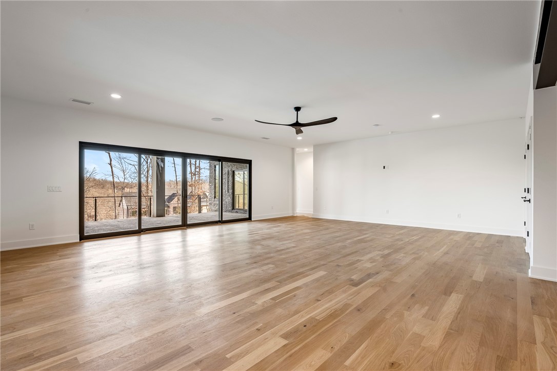 Hawks Landing On Beaver Lake Rurban - Residential