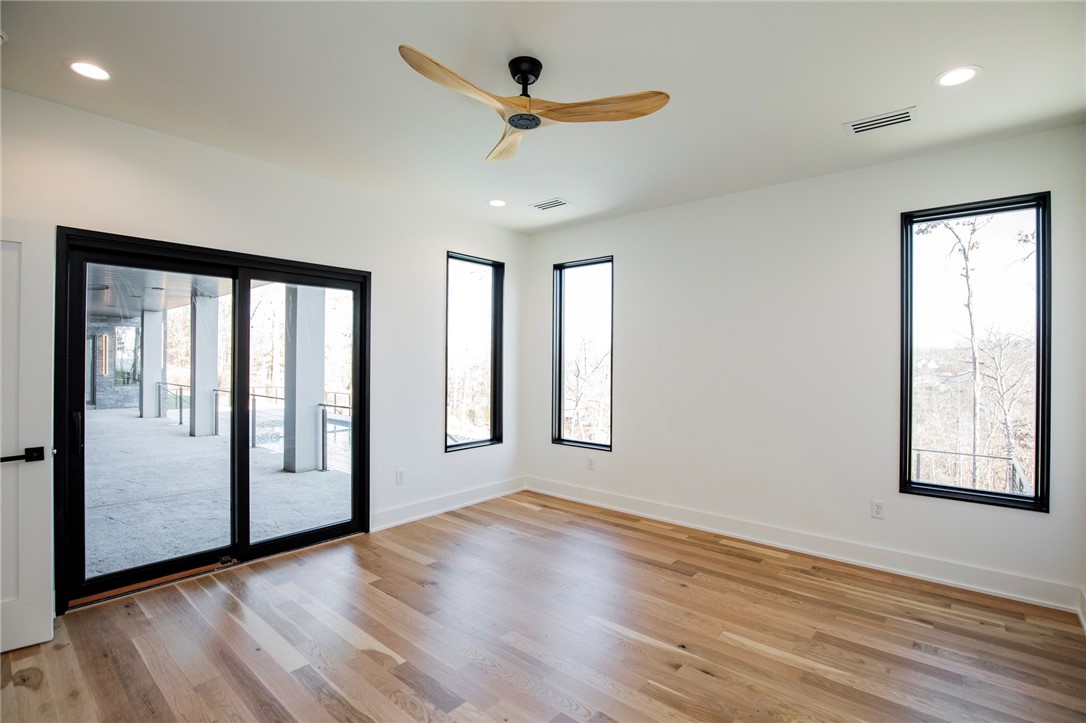 Hawks Landing On Beaver Lake Rurban - Residential