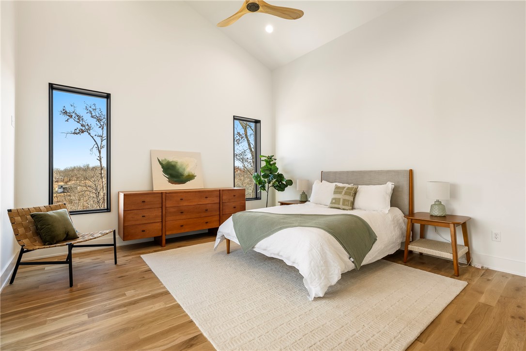 Hawks Landing On Beaver Lake Rurban - Residential