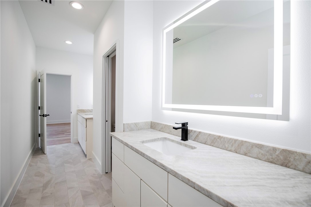 Hawks Landing On Beaver Lake Rurban - Residential