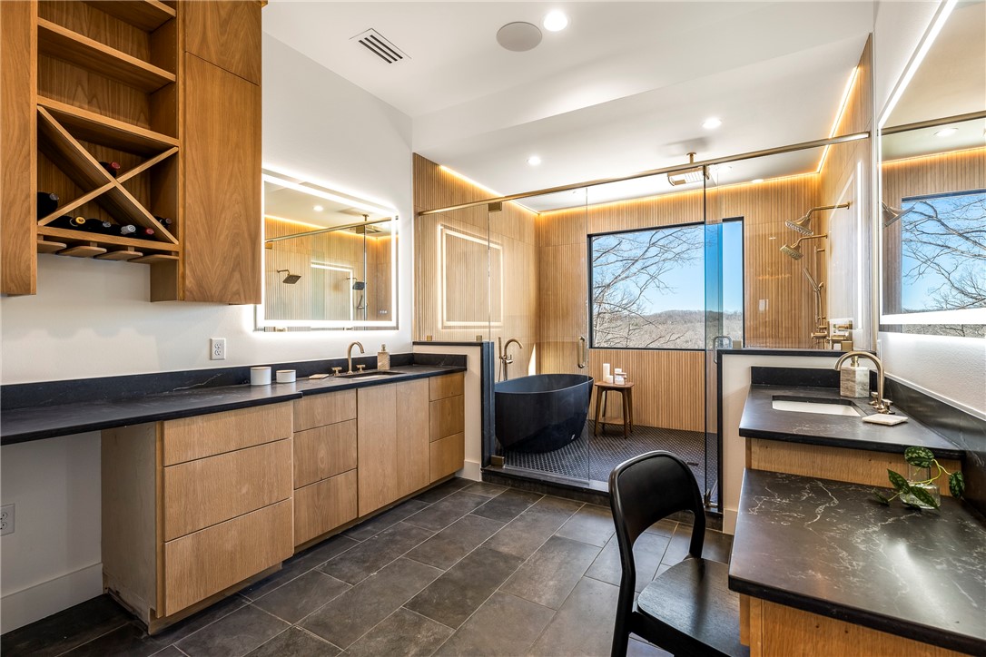 Hawks Landing On Beaver Lake Rurban - Residential