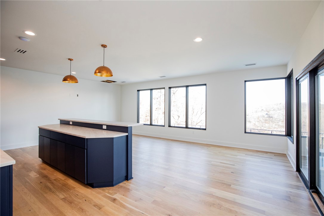 Hawks Landing On Beaver Lake Rurban - Residential