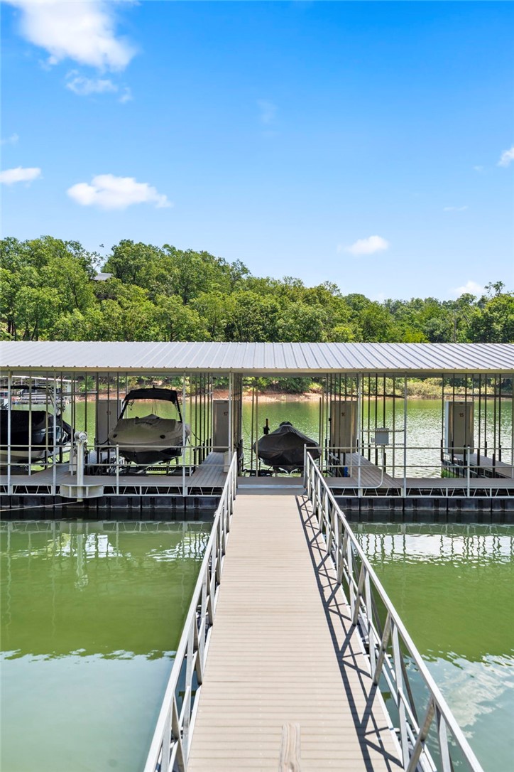 Hawks Landing On Beaver Lake Rurban - Residential