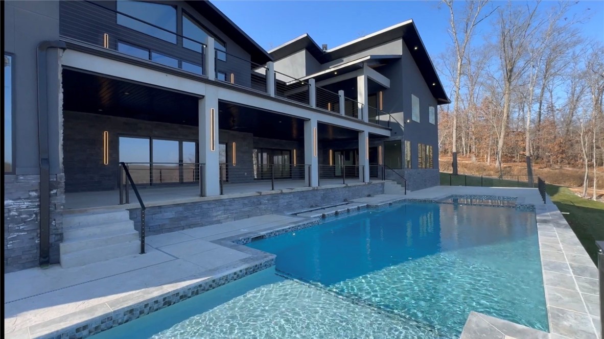 Hawks Landing On Beaver Lake Rurban - Residential