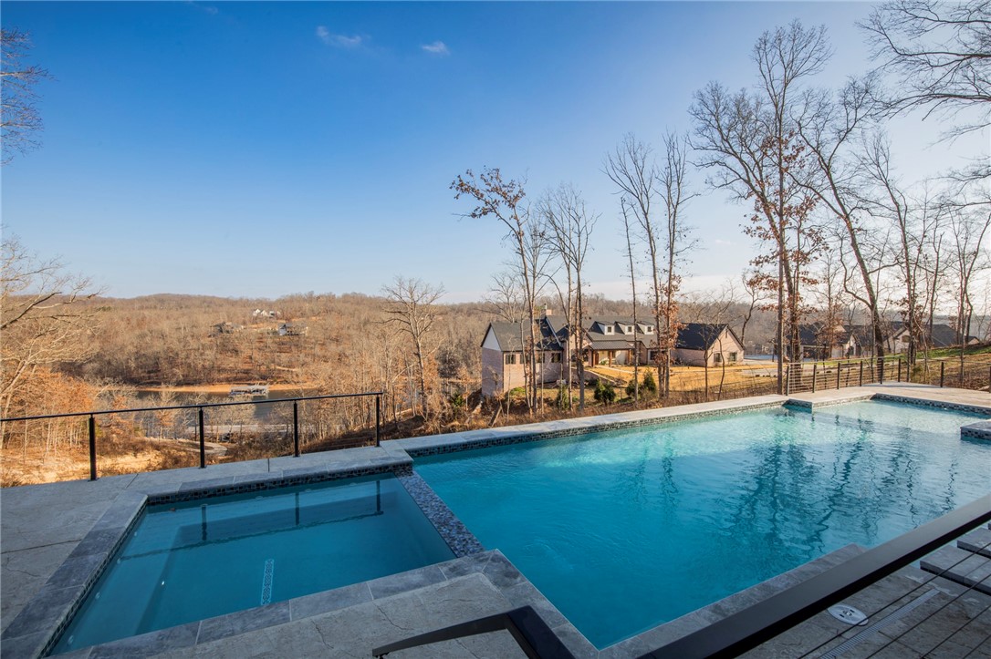 Hawks Landing On Beaver Lake Rurban - Residential