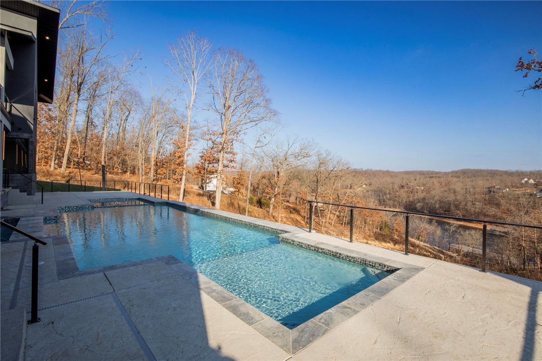 Hawks Landing On Beaver Lake Rurban - Residential