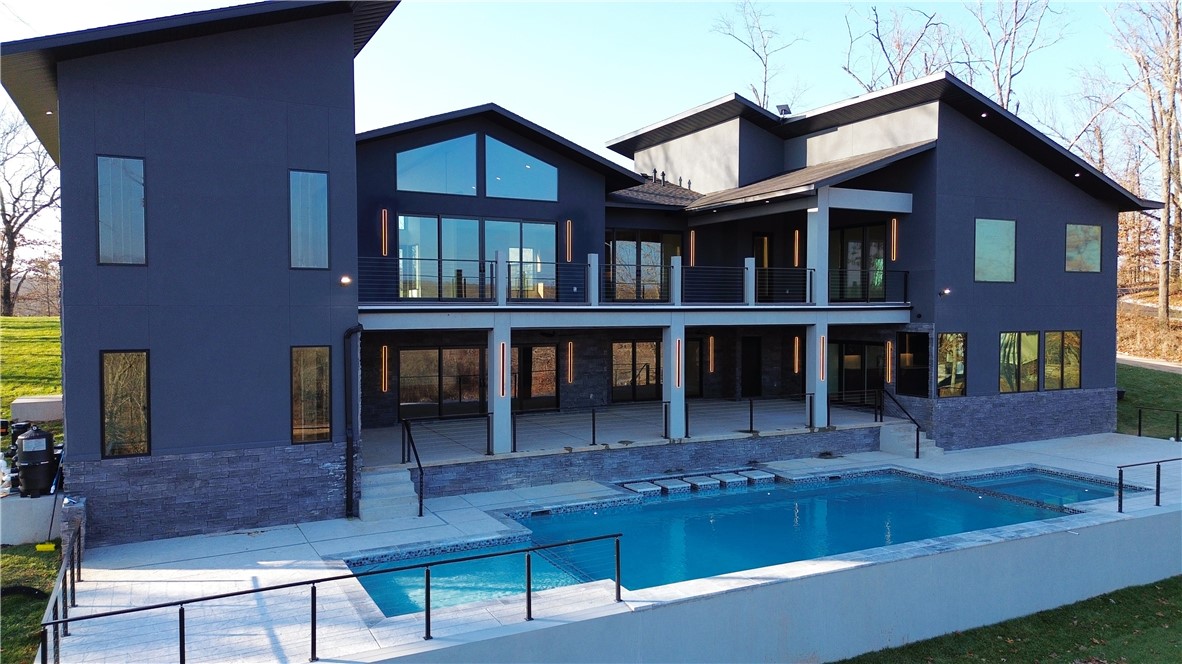 Hawks Landing On Beaver Lake Rurban - Residential