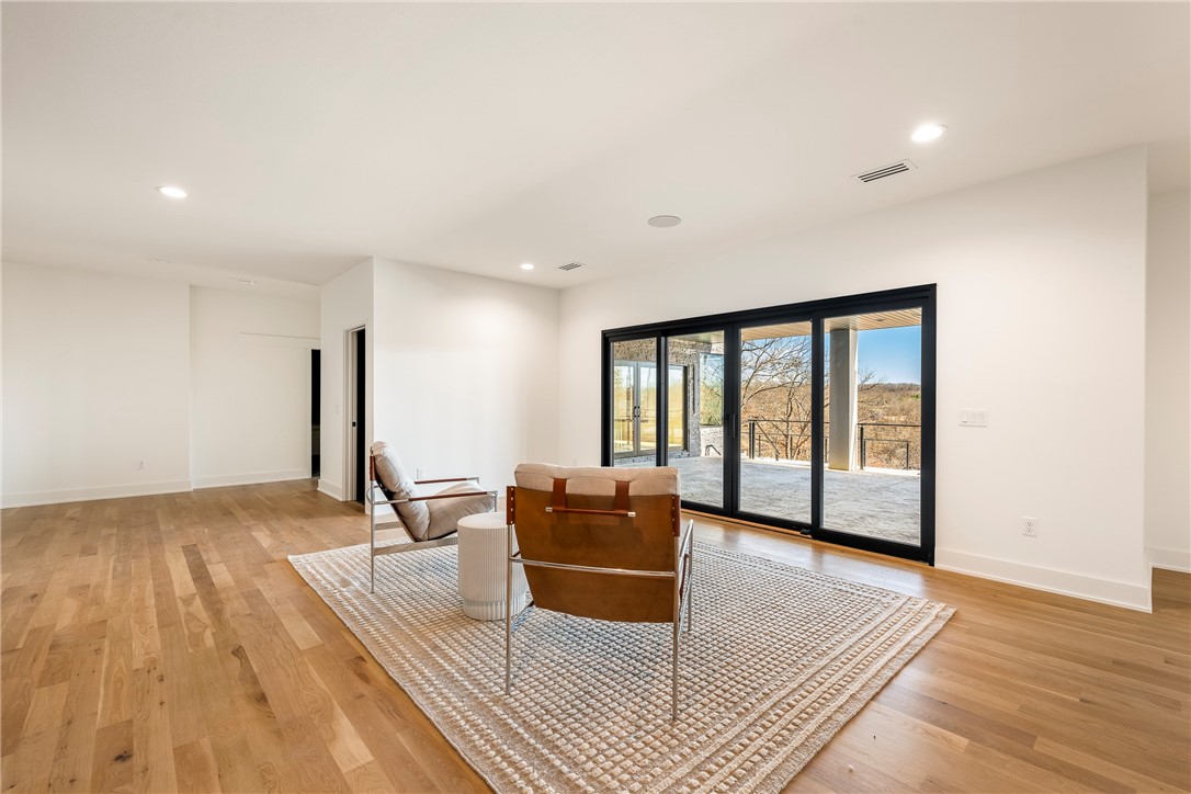 Hawks Landing On Beaver Lake Rurban - Residential