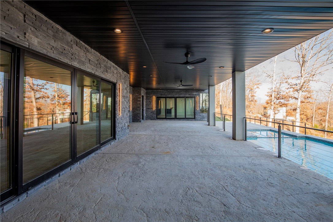 Hawks Landing On Beaver Lake Rurban - Residential