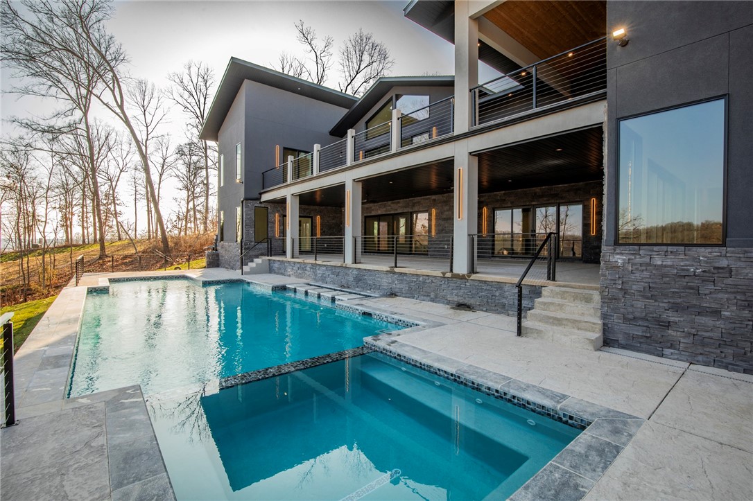 Hawks Landing On Beaver Lake Rurban - Residential