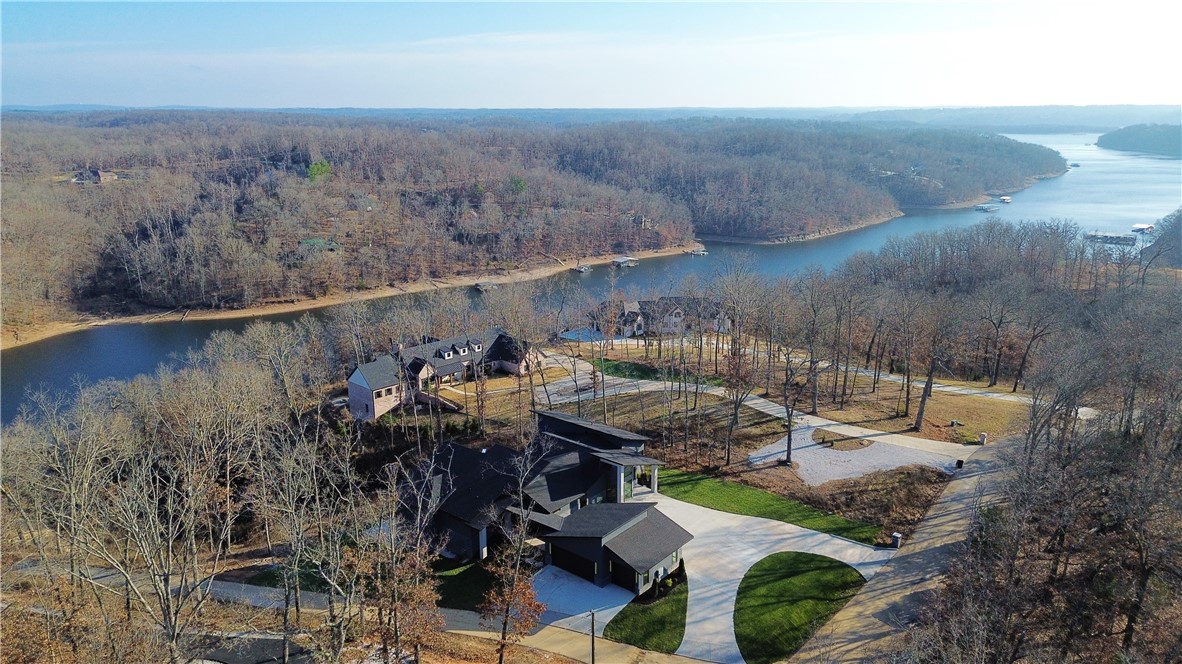 Hawks Landing On Beaver Lake Rurban - Residential