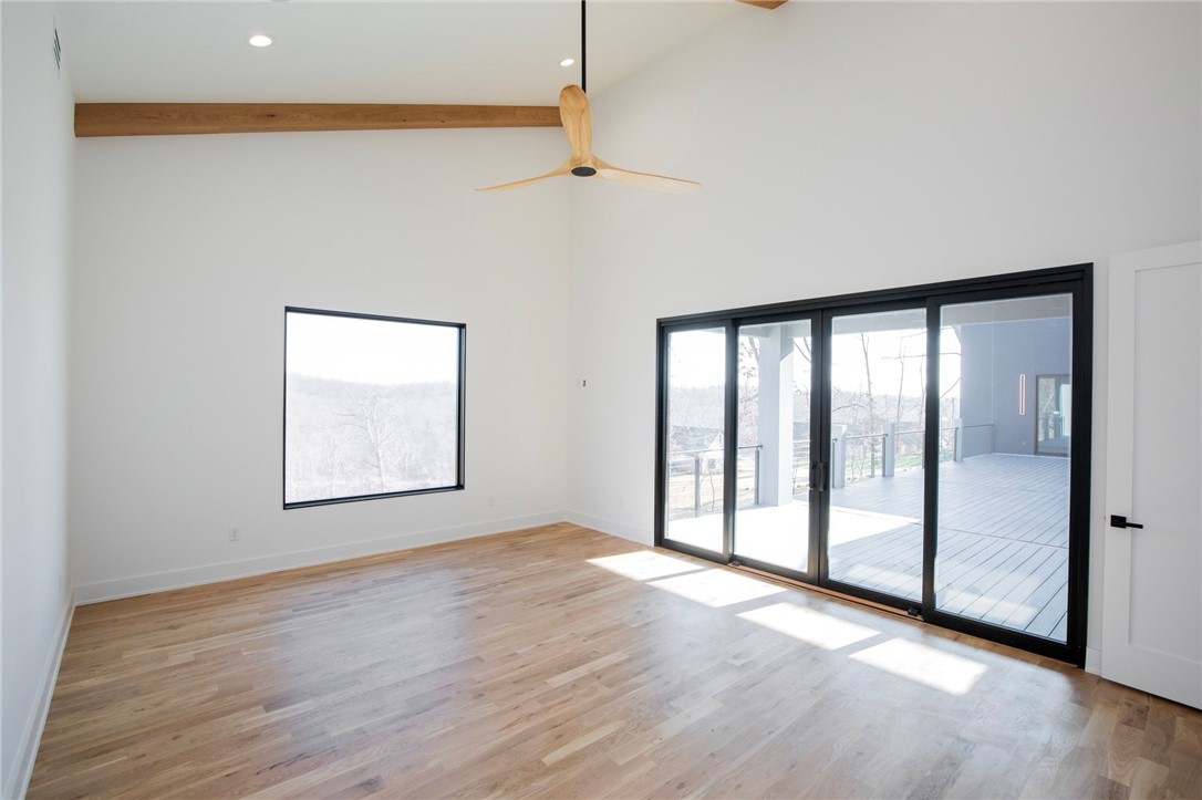 Hawks Landing On Beaver Lake Rurban - Residential