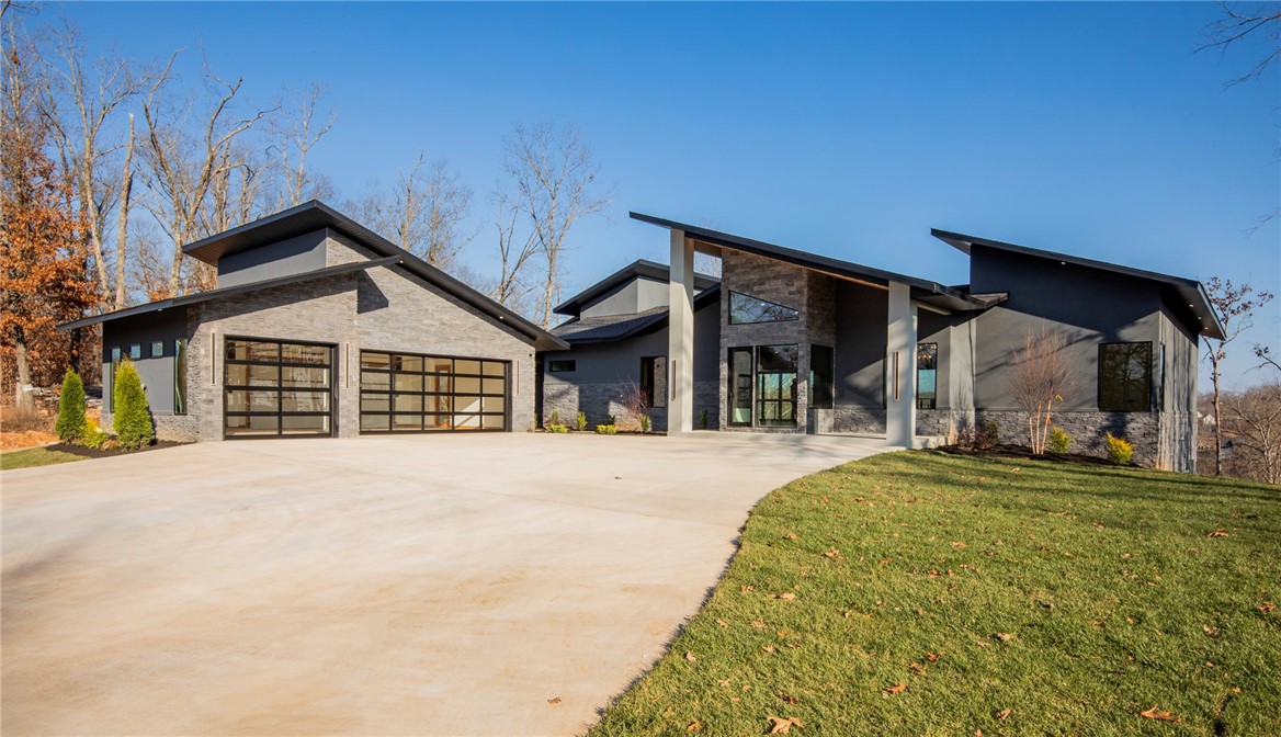 Hawks Landing On Beaver Lake Rurban - Residential