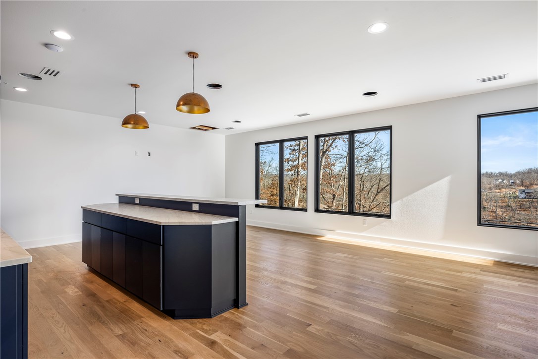 Hawks Landing On Beaver Lake Rurban - Residential