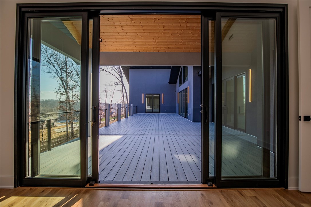 Hawks Landing On Beaver Lake Rurban - Residential