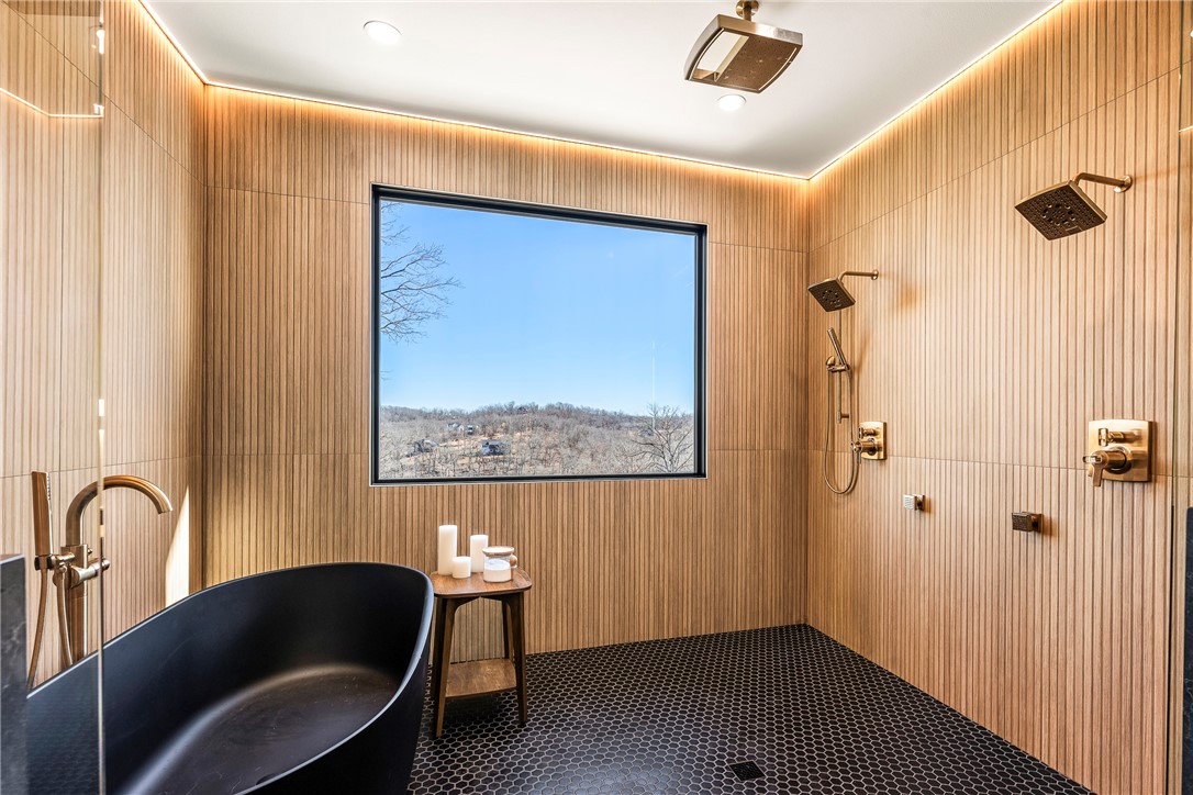 Hawks Landing On Beaver Lake Rurban - Residential