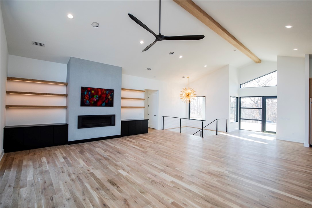 Hawks Landing On Beaver Lake Rurban - Residential