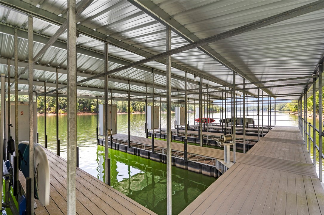 Hawks Landing On Beaver Lake Rurban - Residential