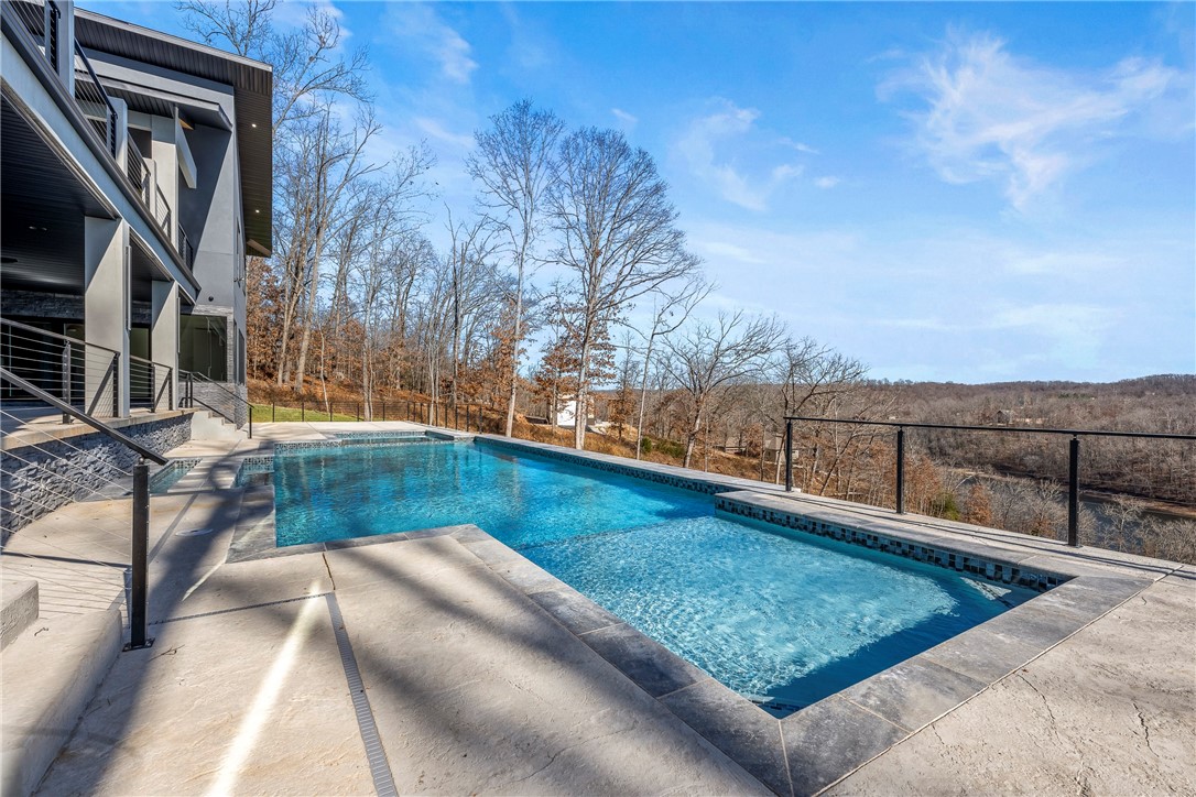 Hawks Landing On Beaver Lake Rurban - Residential