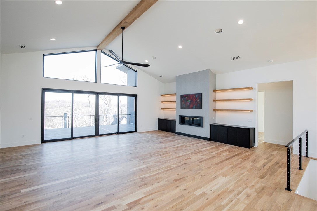 Hawks Landing On Beaver Lake Rurban - Residential