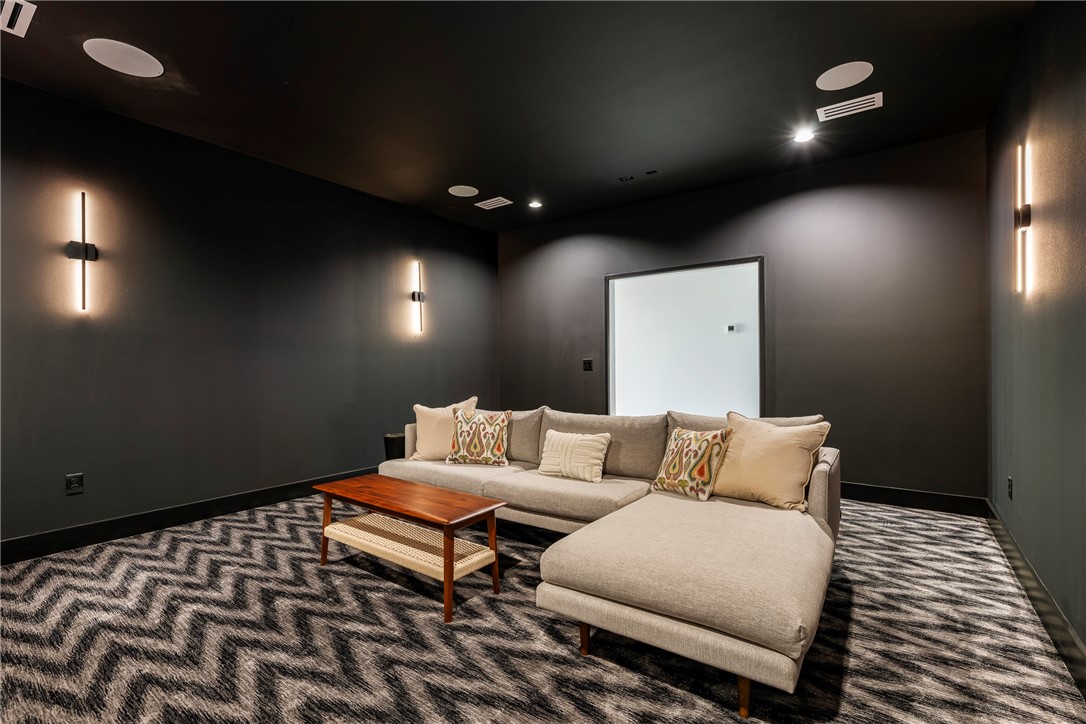 Hawks Landing On Beaver Lake Rurban - Residential