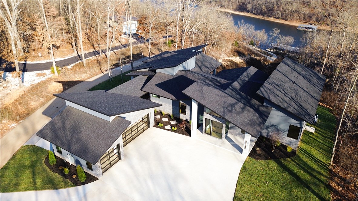 Hawks Landing On Beaver Lake Rurban - Residential