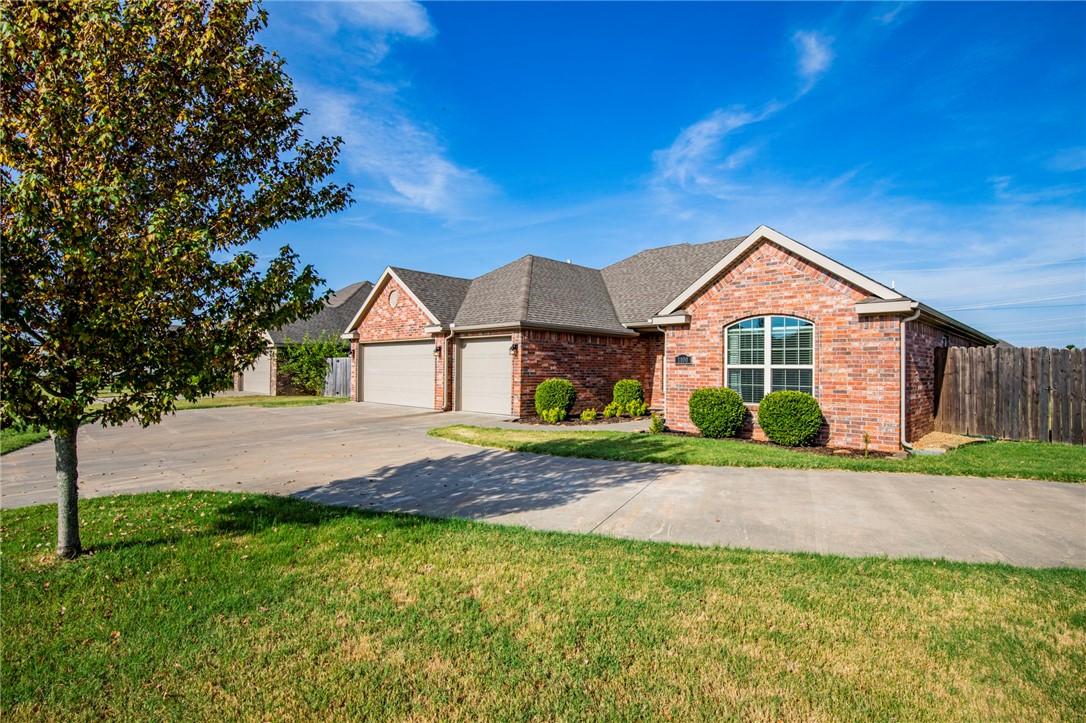 The only thing hotter than this Arkansas summer is this scorching hot new listing in the heart of Bentonville! Being only minutes to Downtown Bentonville, Coler Bike Trails, and so much more has its perks for sure! If the location is enough, how about the circular drive and 3 car garage? Still not enough? This home boasts wood look tile flooring, new light fixtures throughout, located on a corner lot, and a ton more!