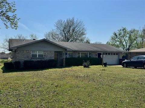 Photo of 915 Maple Shade Road, Alma, AR 72921 (MLS # 1341545)