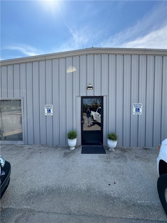 Prime Retail/Office/Flex space in the heart of Northwest Arkansas! This +/- 3,000 SF property offers flexible usage options for a variety of businesses. This space offers many features, including a spacious layout of 3 offices/rooms, 2 restrooms, and a kitchenette with a sink; an overhead door that is approx. 10' tall and 8' wide, currently covered but can be reopened for your convenience; a HVAC system that is only 2 years old, providing efficient climate control year-round; and flexible use for retail, office, or other flex-space purposes. Centrally positioned in one of the fastest-growing regions in Arkansas and located near the high-traffic intersection of 71B and Pleasant Grove Rd with approx. 9,400 VPD. 4 year minimum term with tenants responsible for all utilities. Don't miss out on securing this versatile space for your business needs! Available starting December 1st, 2024.
