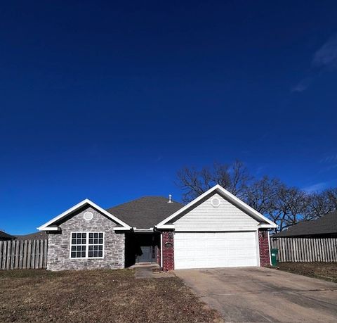Photo of 1220 Shiraz Drive, Centerton, AR 72719 (MLS # 1340697)
