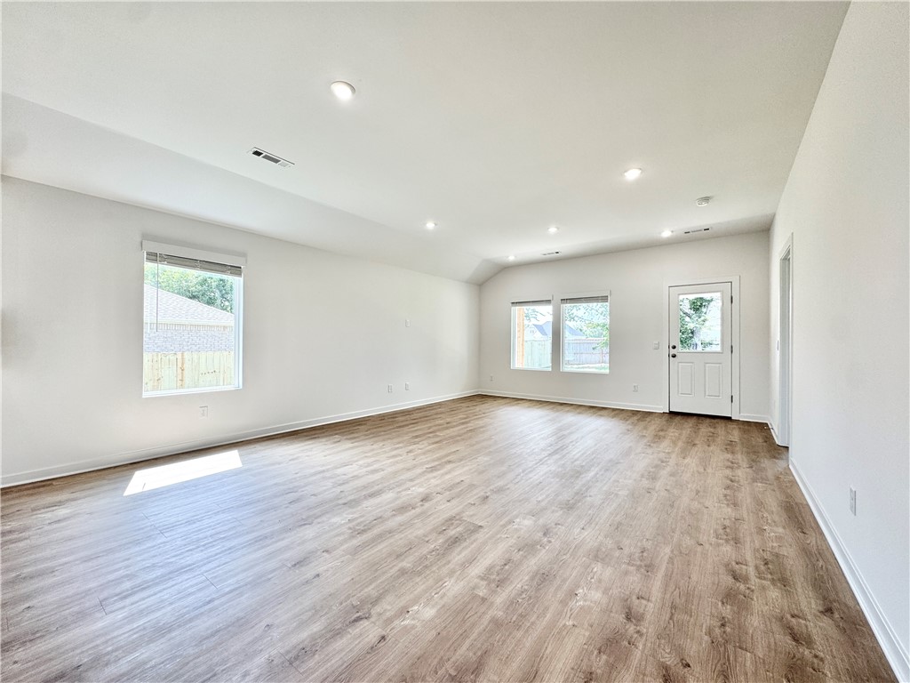 Wagon Wheel Crossing - Residential Lease