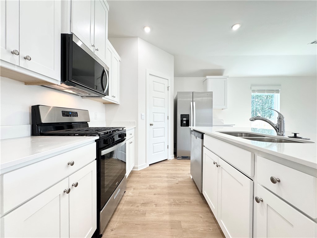 Wagon Wheel Crossing - Residential Lease