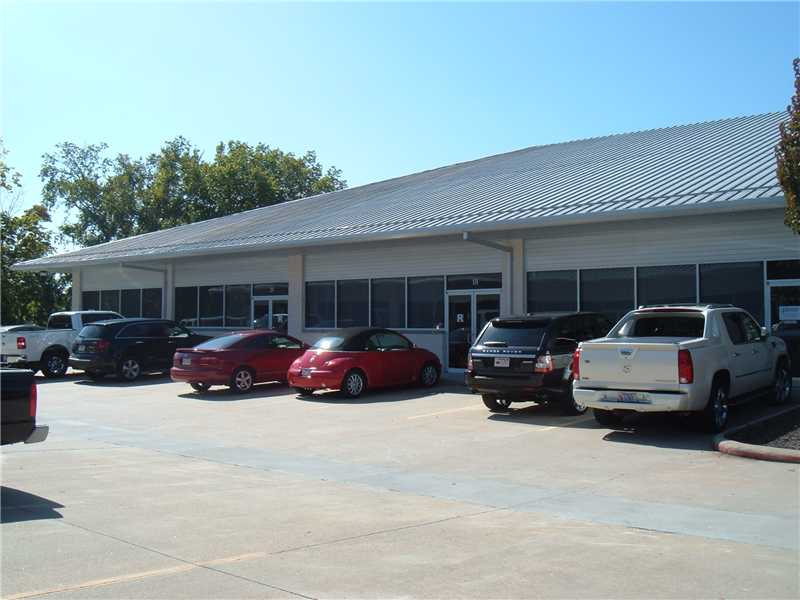 GREAT OFFICE SPACE NEAR HOME OFFICE & WAL-MART LAYOUT CENTERS.