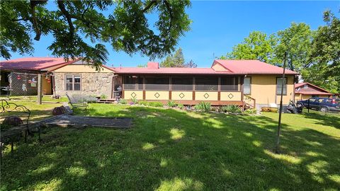 Single Family Residence in Eureka Springs AR 925 Highway 23 6.jpg