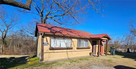 Single Family Residence in Eureka Springs AR 925 Highway 23 32.jpg