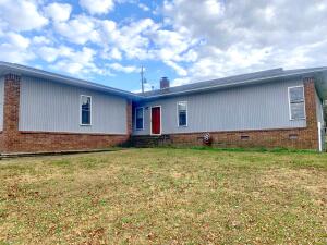 Charming home on the outskirts of Russellville. This home has so much to offer with three bedrooms, 2 full bathrooms, a large living area, garage, fireplace and lovely kitchen. Enjoy these winter nights by the fireplace! The backyard is fully fenced and would be great for playing with your kiddos and pets.